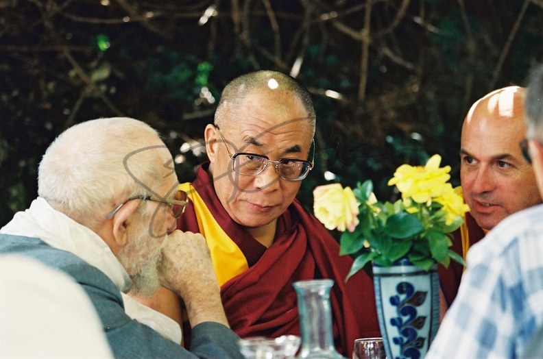 Abbé Pierre & Dalai Lama (237).jpg