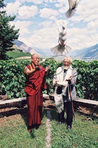 Abbé Pierre & Dalai Lama (307).jpg
