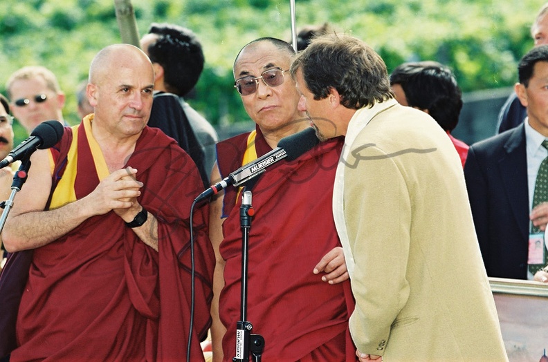 Abbé Pierre & Dalai Lama (393).jpg