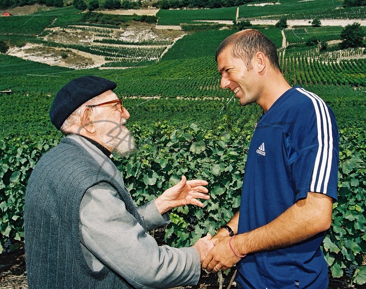 Abbe Pierre & Zidane Saillon 1999 .jpg