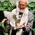 Abbé Pierre et la colombe Saillon 1999