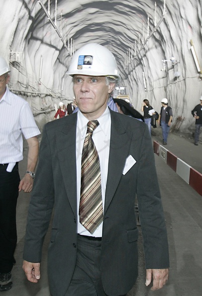 Moritz Leuenberger Tunnel du Lötschberg 2005.jpg